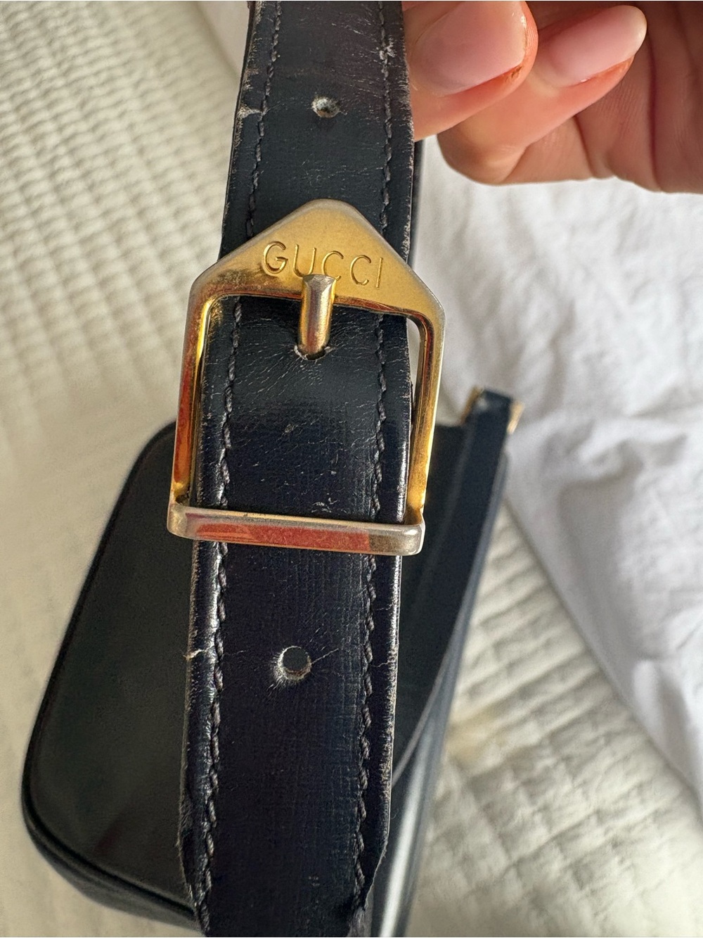 Vintage Gucci Navy Blue Leather Crossbody Bag with Gold Clasp - Picture 7 of 7